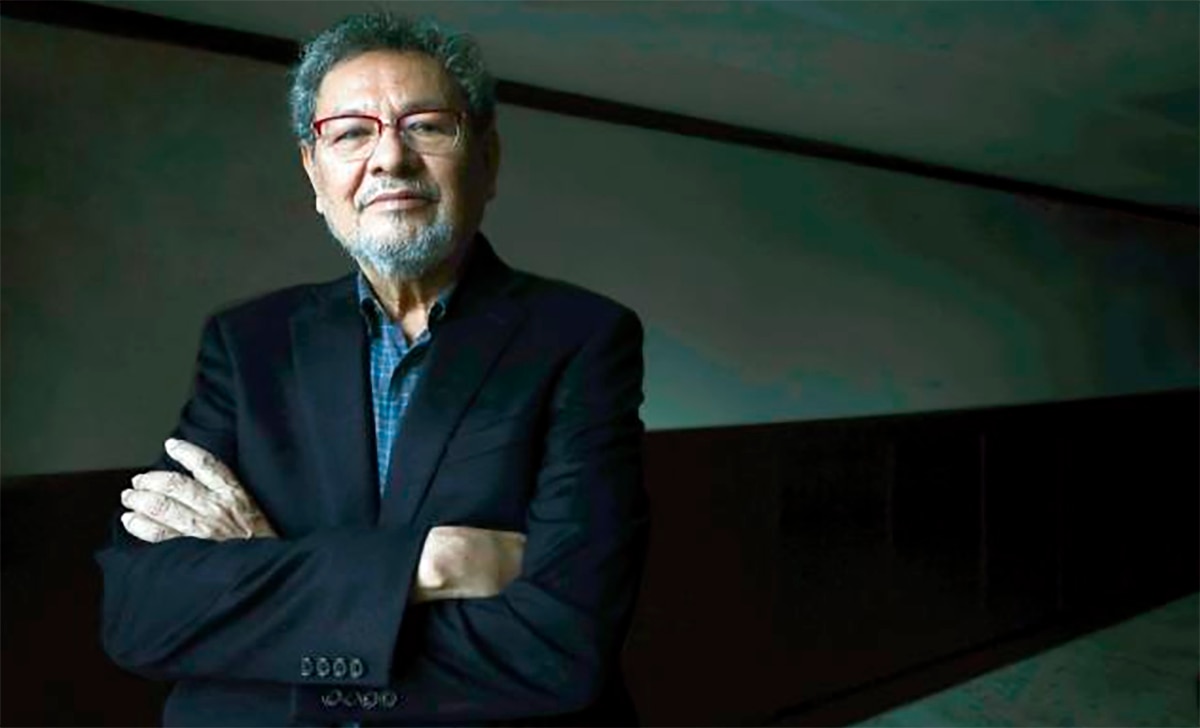 Élmer Mendoza y "No todos los besos son iguales", su libro raro