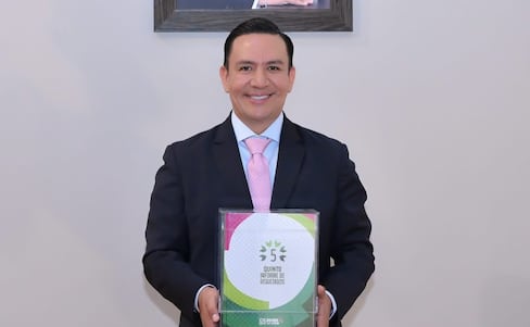Guadalupe Torres Sánchez entrega al Congreso el documento del Quinto Informe de Gobierno de Ricardo Gallardo