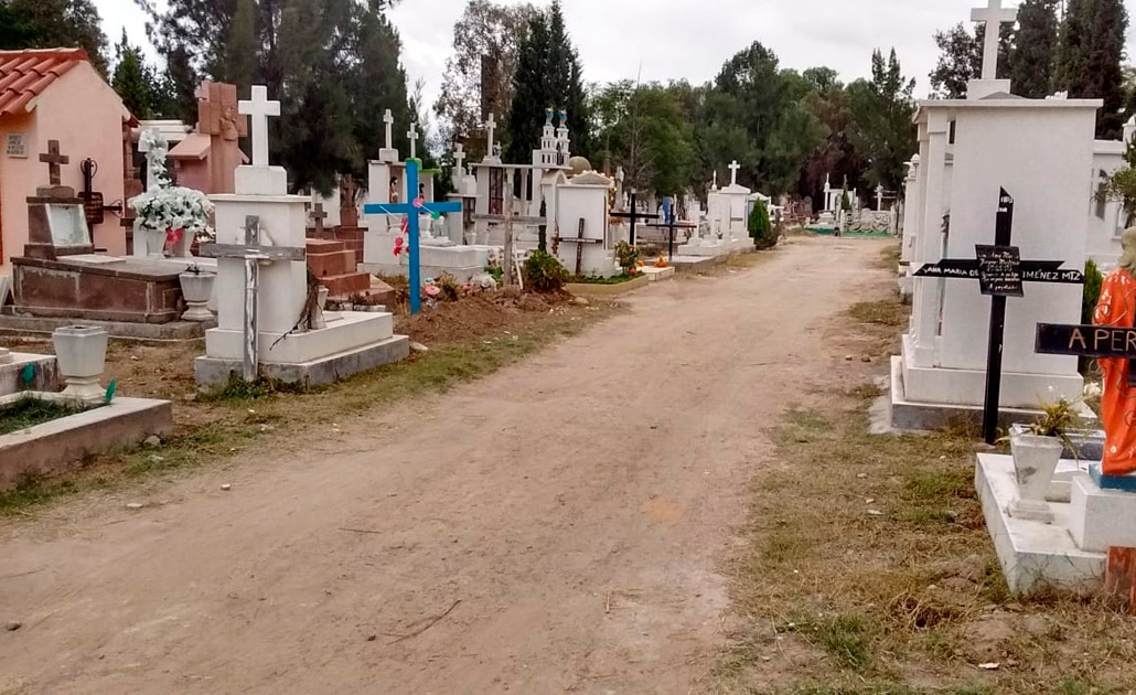 Aumentan servicios funerarios en panteones municipales