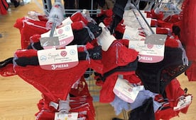 Calzones rojos arrasan en SLP: la prenda más buscada para atraer amor el próximo año