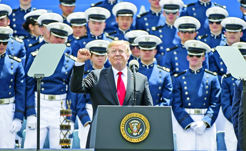 Paran migrantes o guerra comercial: Trump a México