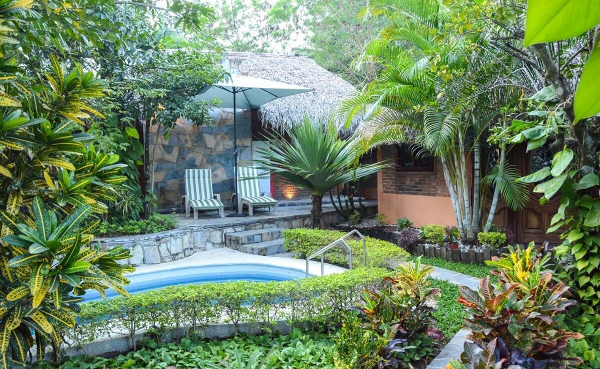 Este jardín en Aquismón te espera para un descanso en la mágica Huasteca Potosina. FOTO: www.com-lahuasteca.com