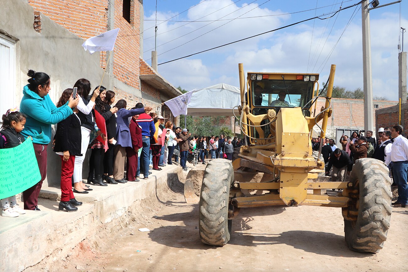 Arranca obra de pavimentación en colonia Tercera Grande