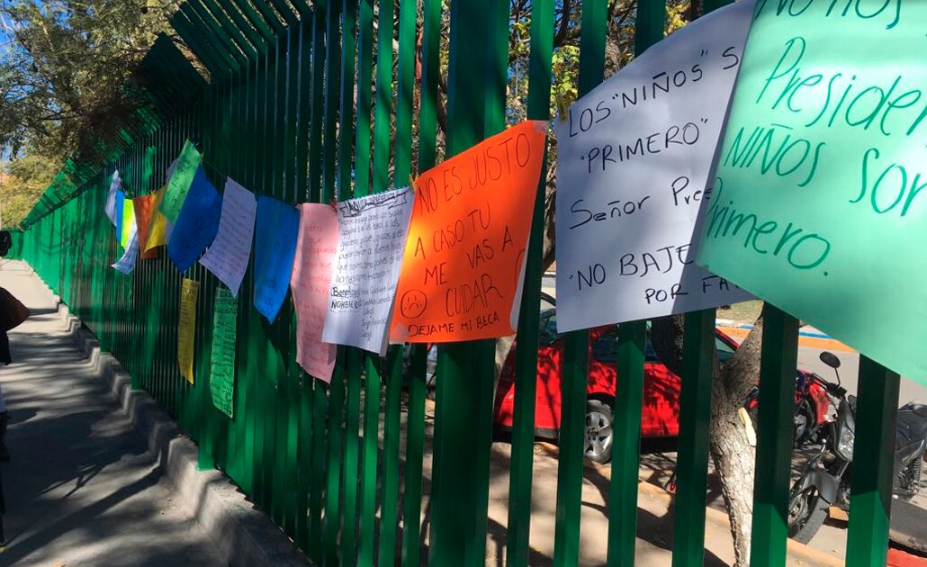 Se manifiestan por falta de pago en programa de estancias infantiles de Sedesol