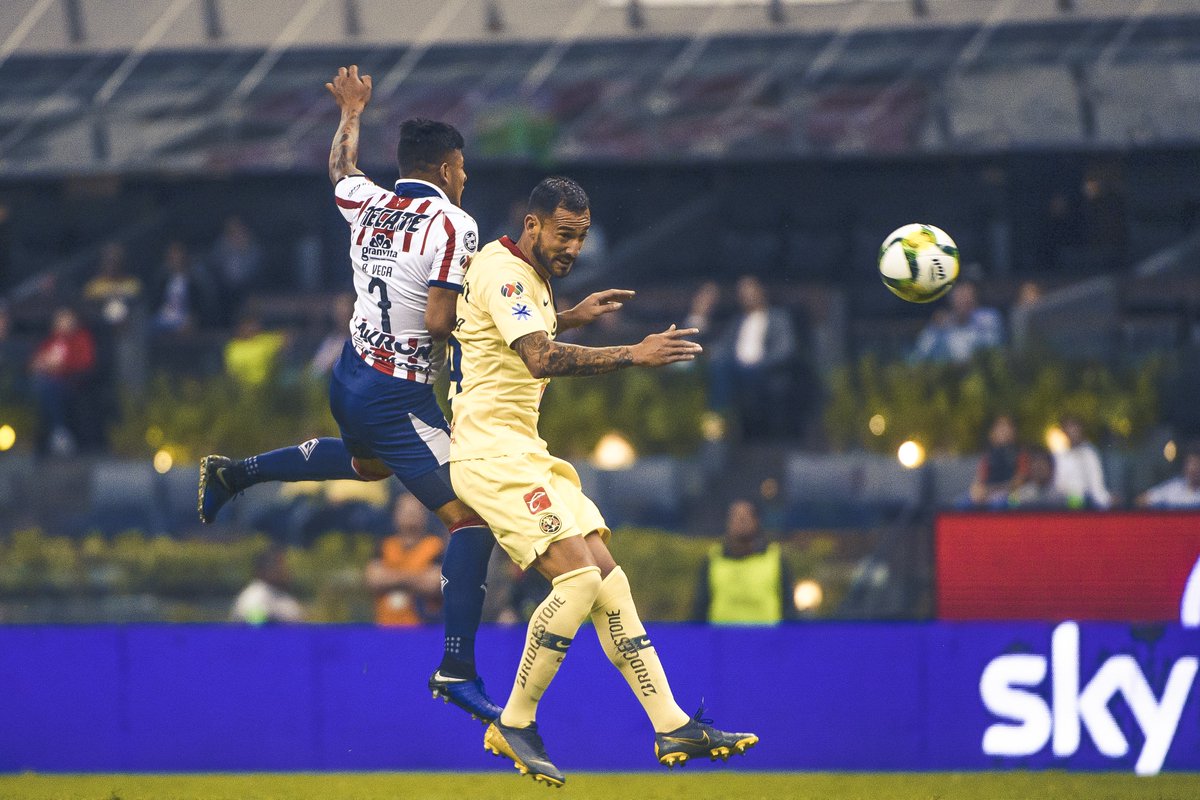 América elimina a Chivas de Copa al ganar 2-0