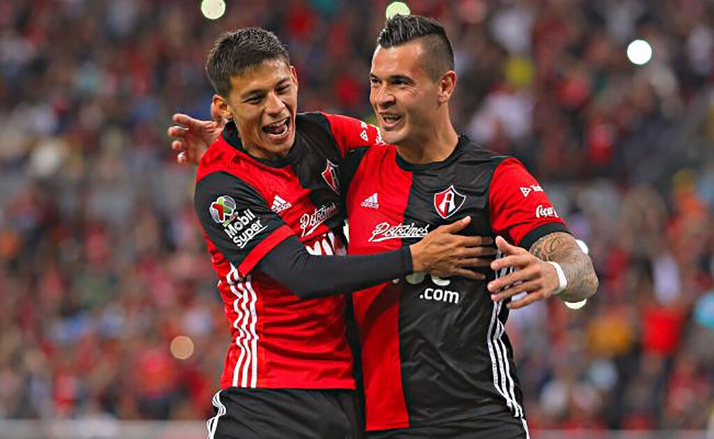 Atlas derrota al líder Santos y acaricia la salvación