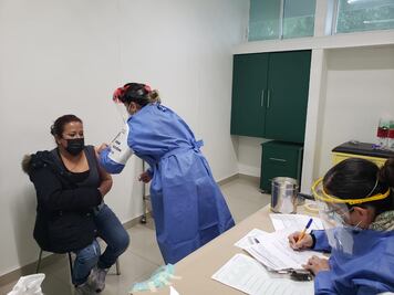 Inicia vacunación de adultos mayores en 8 municipios de San Luis Potosí