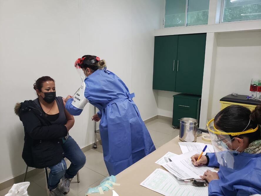 Inicia vacunación de adultos mayores en 8 municipios de San Luis Potosí