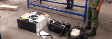 Aseguran 5.200 kg de cristal en aeropuerto “Ponciano Arriaga"