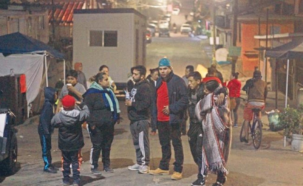 Damnificados se organizan para enfrentar a saqueadores en Tijuana