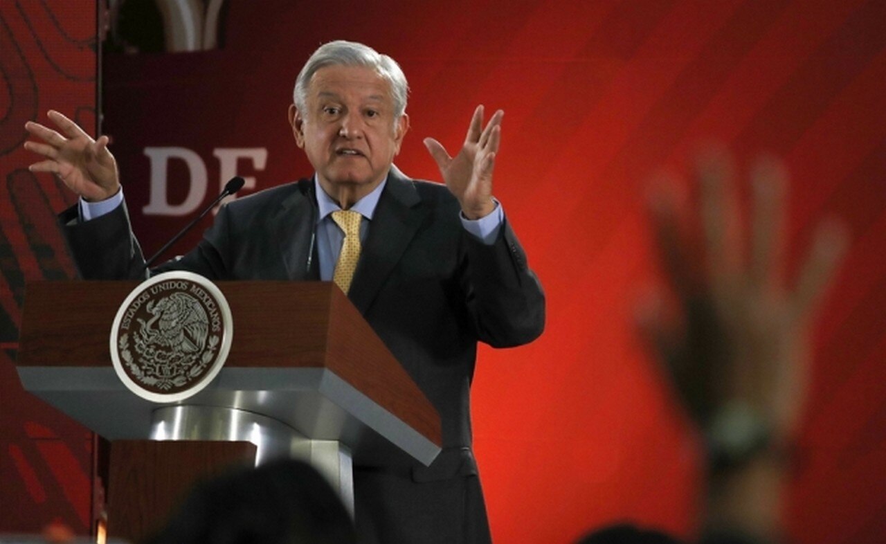  Historiadores consideran anacrónica y "patética" la petición de AMLO