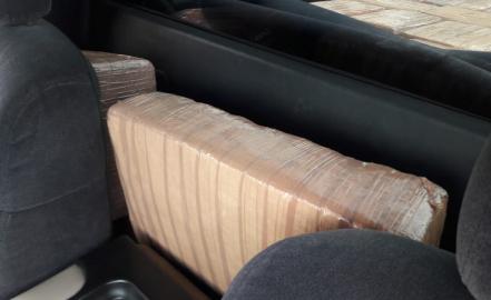 Localizan en camioneta 450 kilos de marihuana