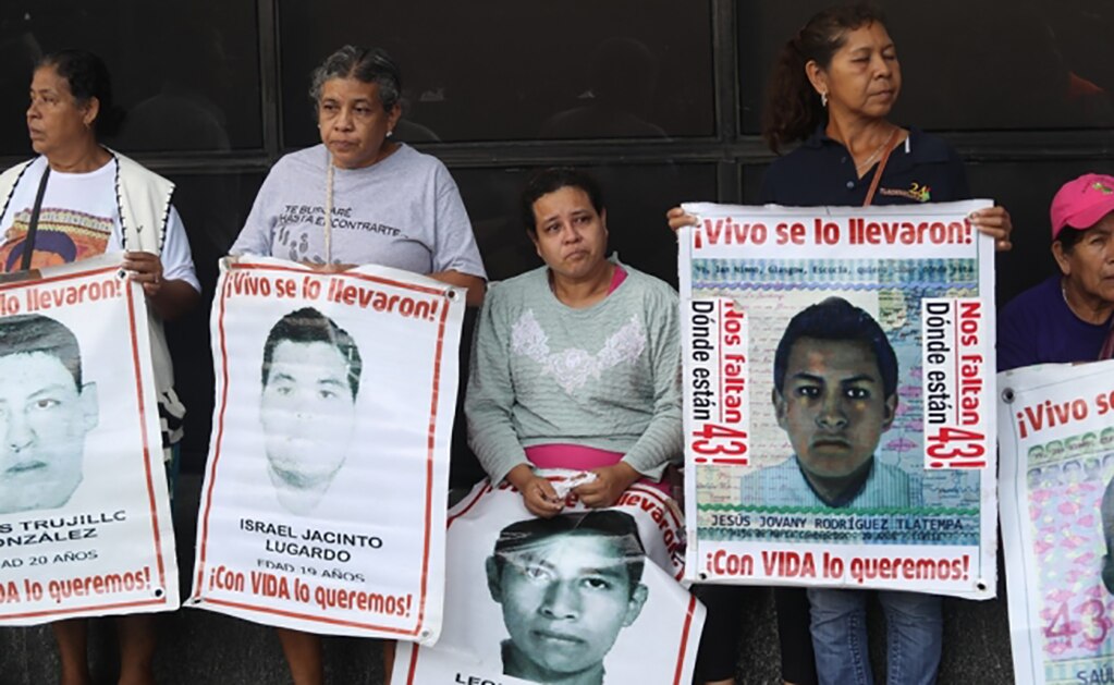 Buscan a los 43 normalistas en cuatro municipios