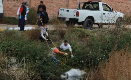 Localizan cadáver en canal de aguas negras 