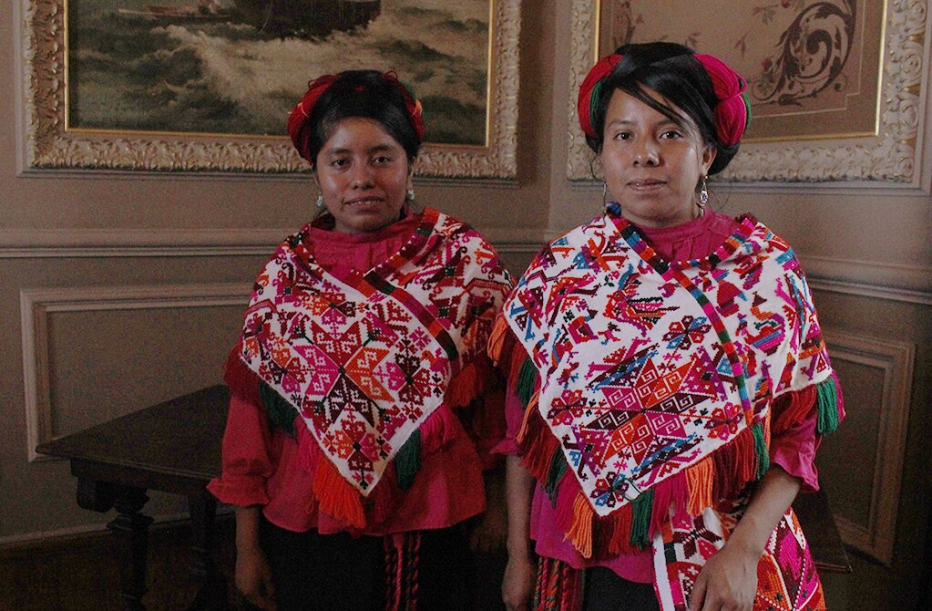 Presentan proyecto textil y escénico "Apolatl”