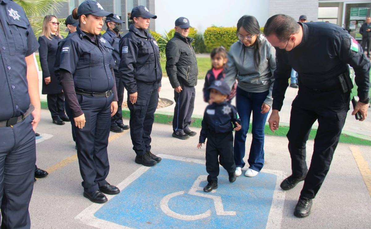 Edson de tres años cumple su sueño de convertirse en policía de Soledad