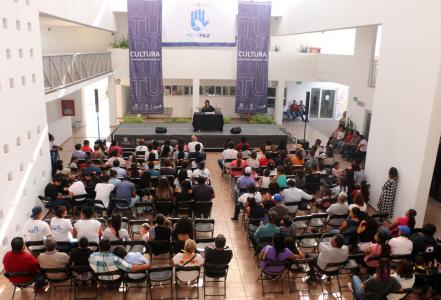 Ely Guerra participó en programa “Crece leyendo”