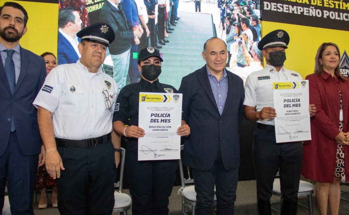 Realizan tercera entrega de estímulos al desempeño policial en SLP