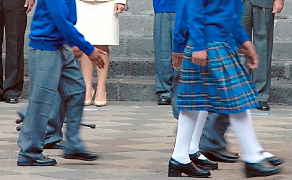 Propuesta de "uniforme neutro" se dirige a las niñas, no a los niños: SEP