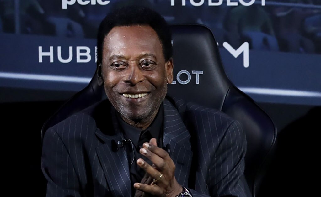 Pelé regresa a Brasil tras ser hospitalizado en Francia
