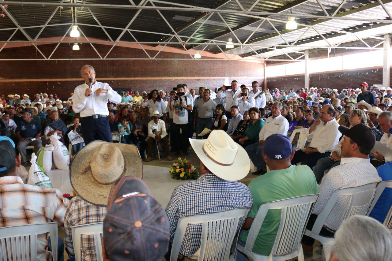 Gobernador de SLP refrenda compromiso con productores del campo