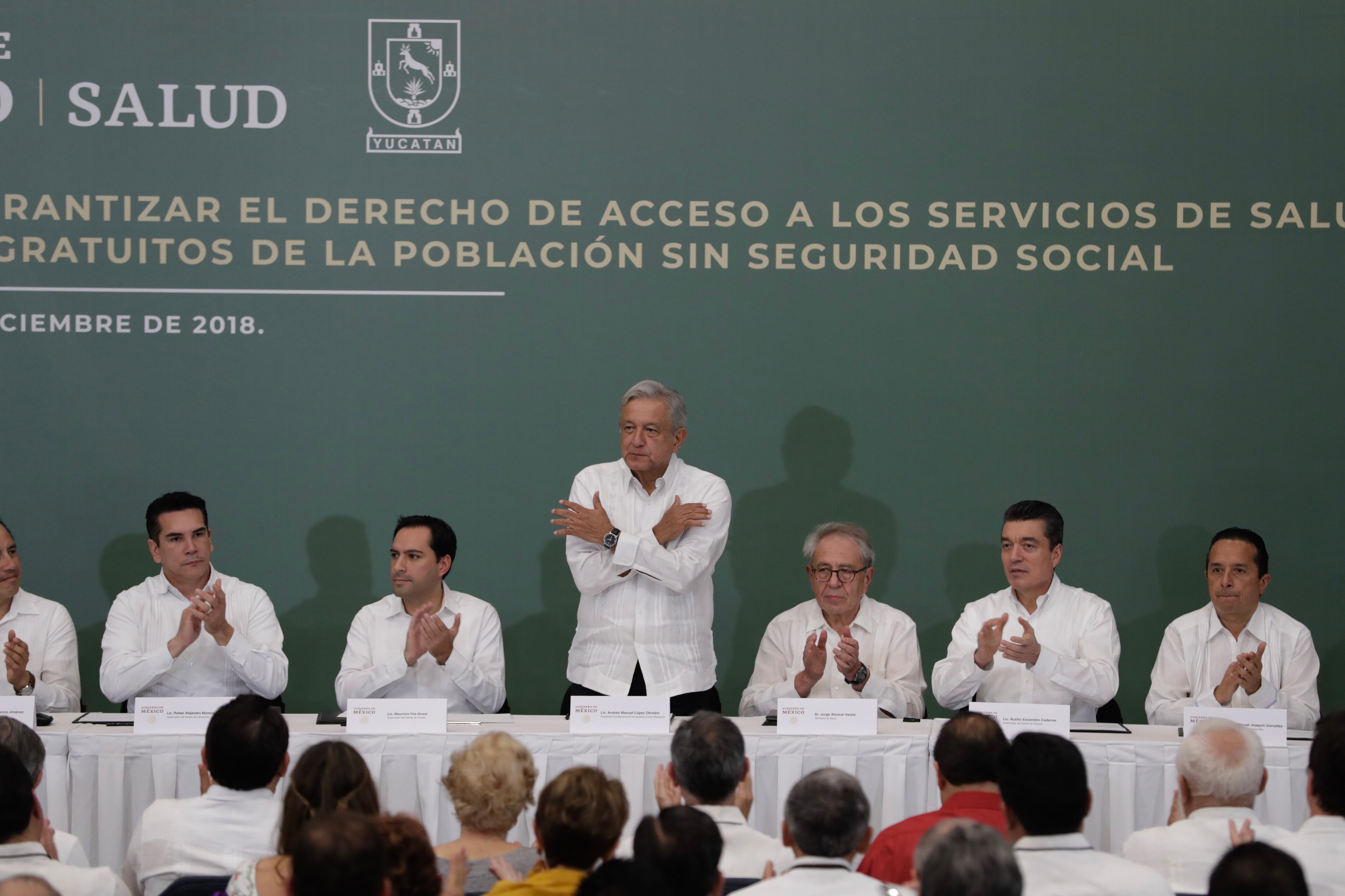 AMLO firma convenio para que servicios de salud pasen de los estados a la federación