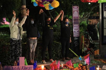 Ponen altar público en honor a víctimas de feminicidio en plaza de capital de SLP