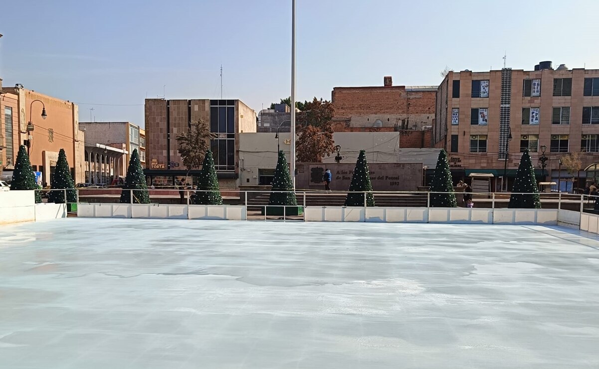 La pista de hielo de Plaza Fundadores ya está lista para encender la Navidad en SLP
