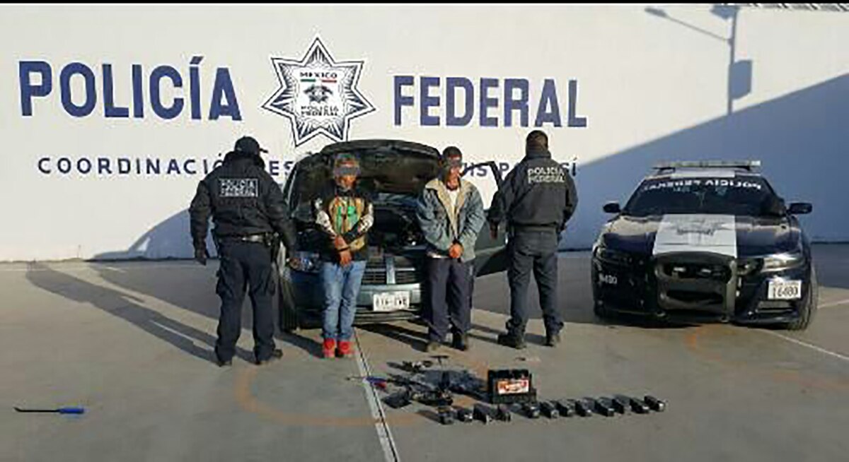 Detienen a dos personas por transportar droga