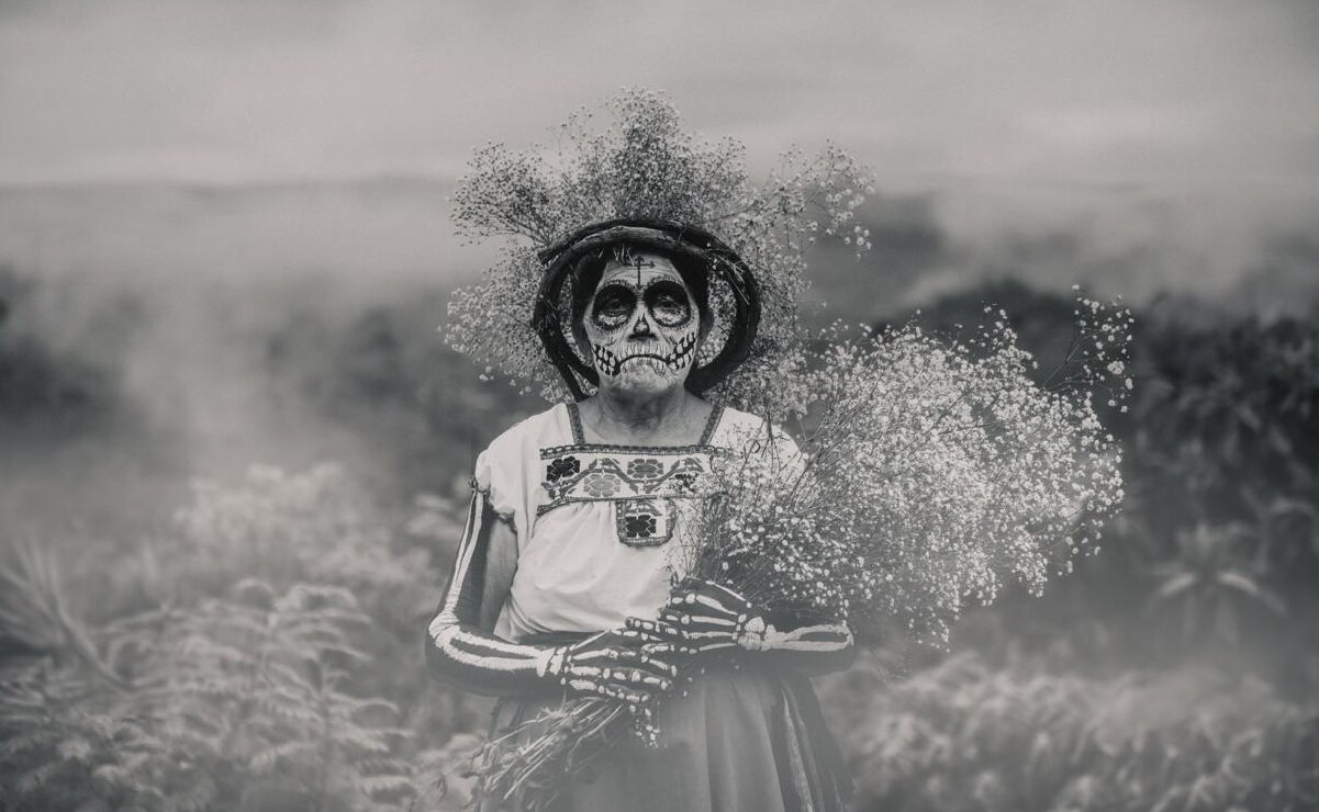 Fotógrafo potosino Arath Zumaya captura la esencia del Xantolo a través de su lente para Vogue