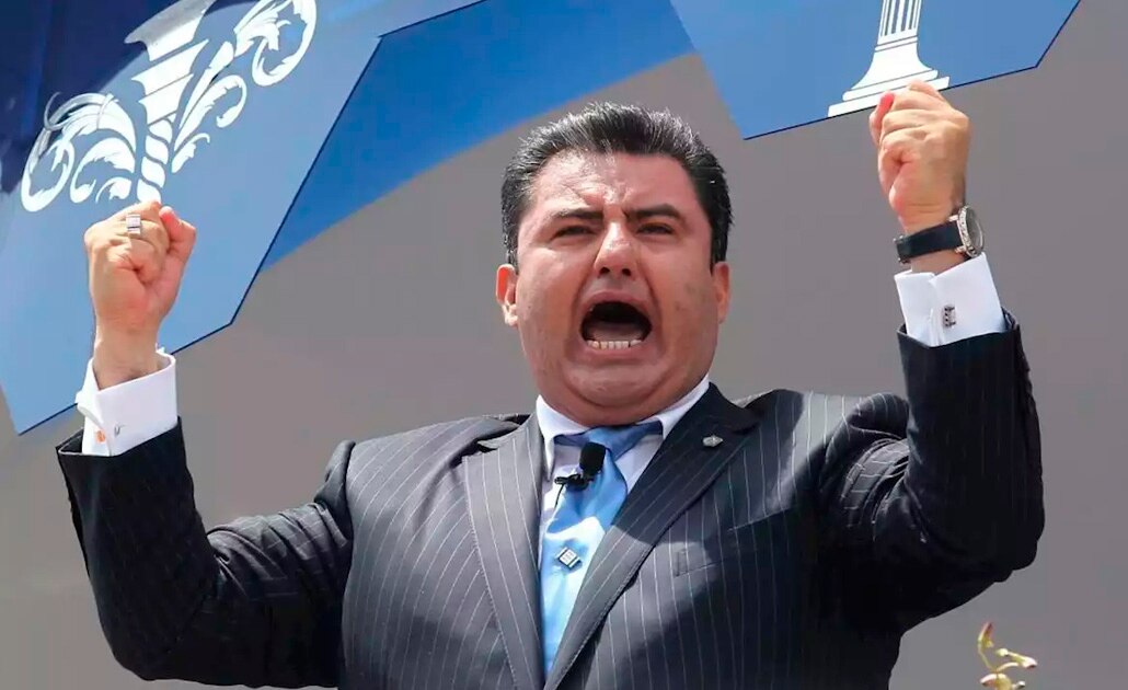 Nassón Joaquín García registró su imagen para vender hasta máquinas de escribir