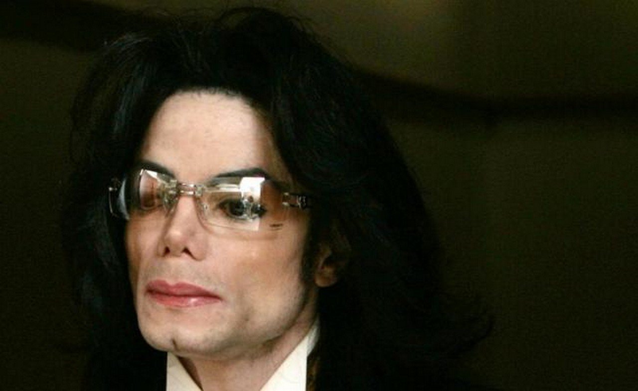 Michael Jackson regaló joyas a niños por sexo, según documental