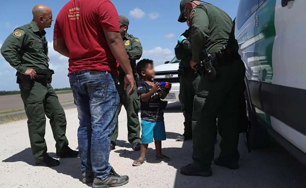 EU: En 6 semanas, casi 2 mil niños migrantes fueron separados de sus familias