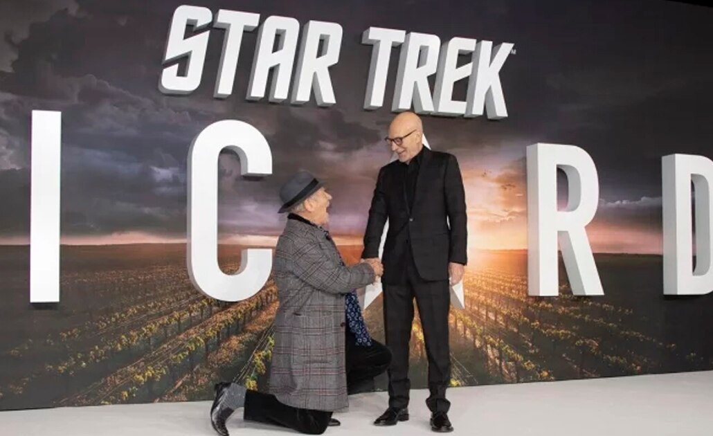 Ian McKellen "pide matrimonio" a Patrick Stewart y se besan