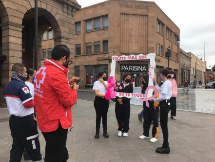 Experta comparte la forma correcta para autoexplorarse y prevenir cáncer de mama