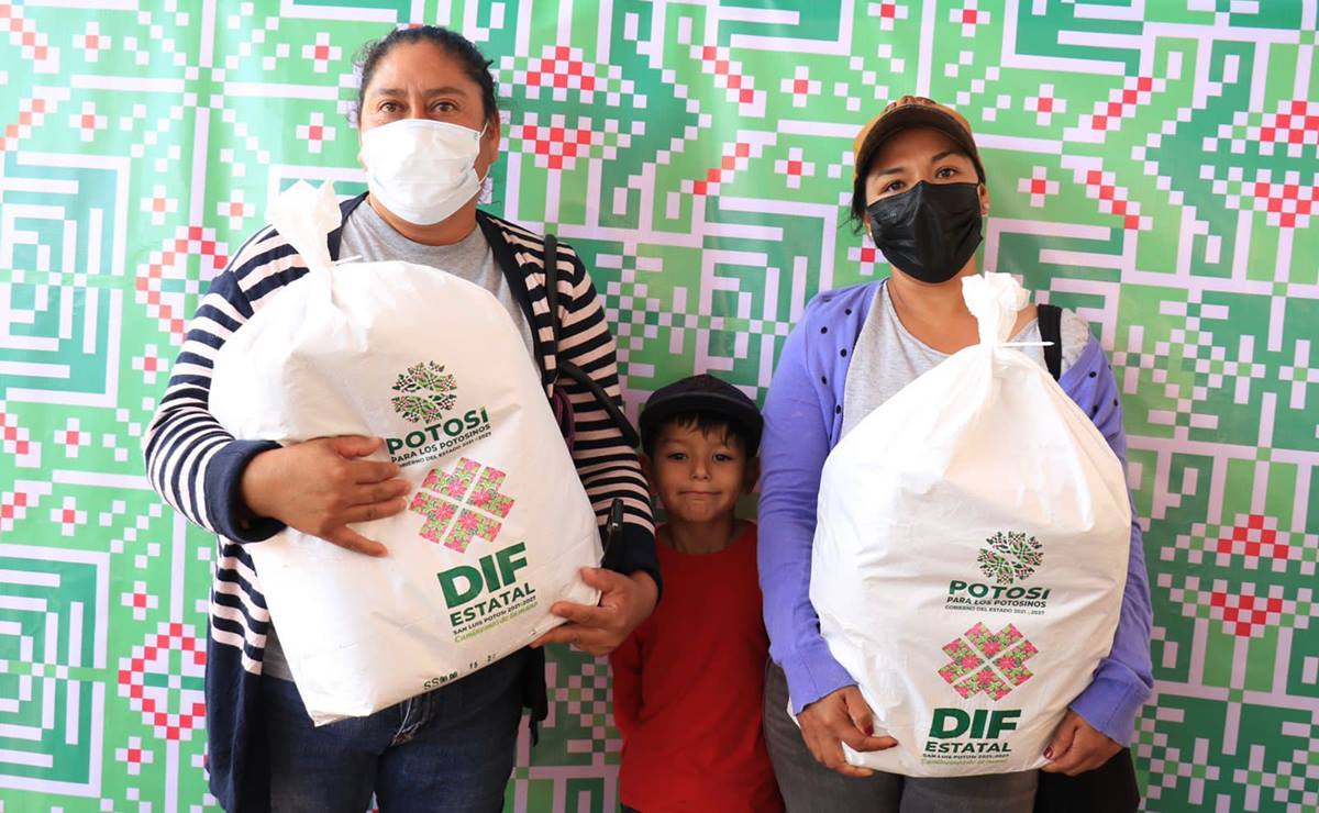 Gobierno de SLP entrega 111 mil becas alimentarias, despensas y ayuda a ...