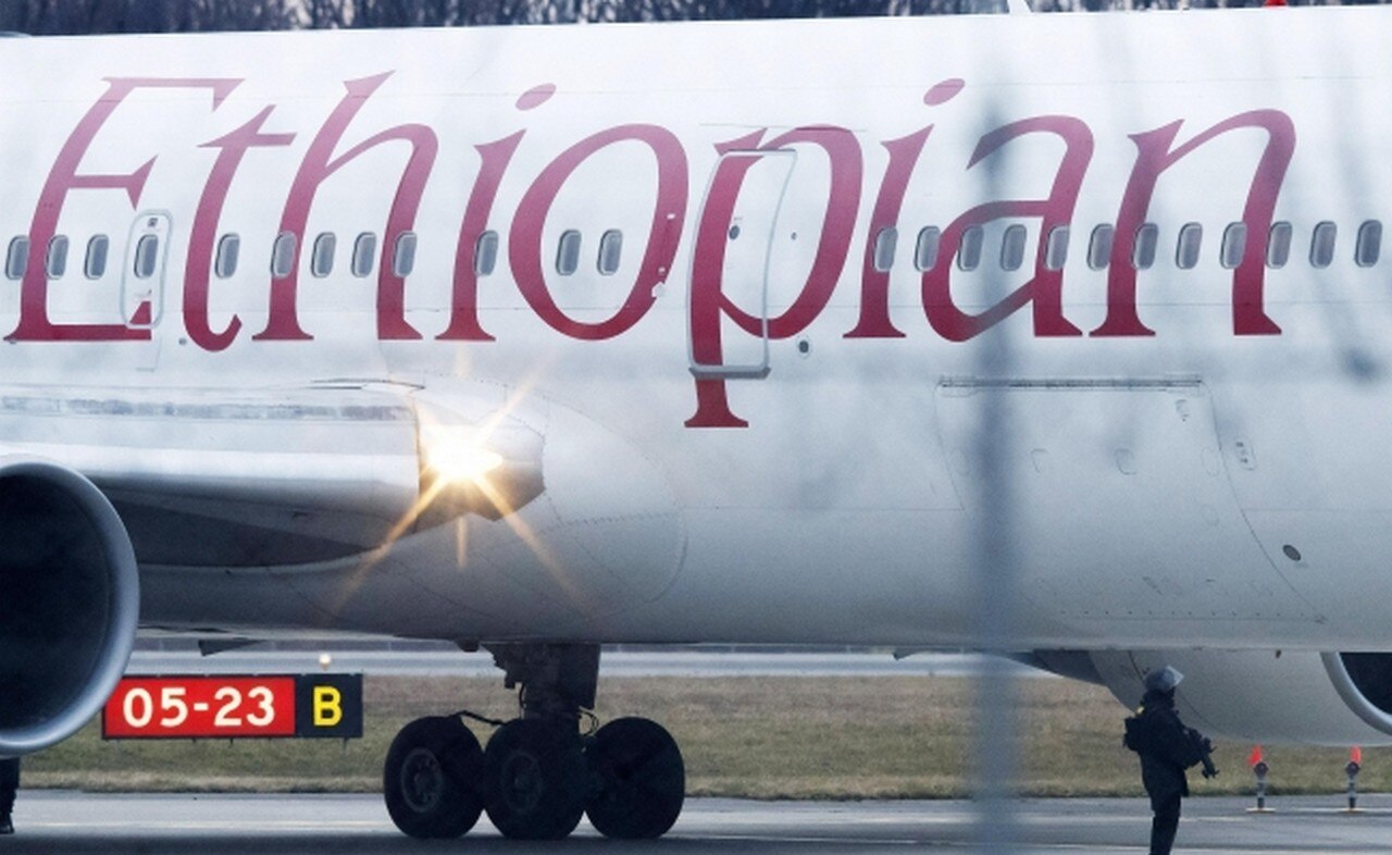  Mueren 157 personas al estrellarse el avión en el que se dirigían a Kenia