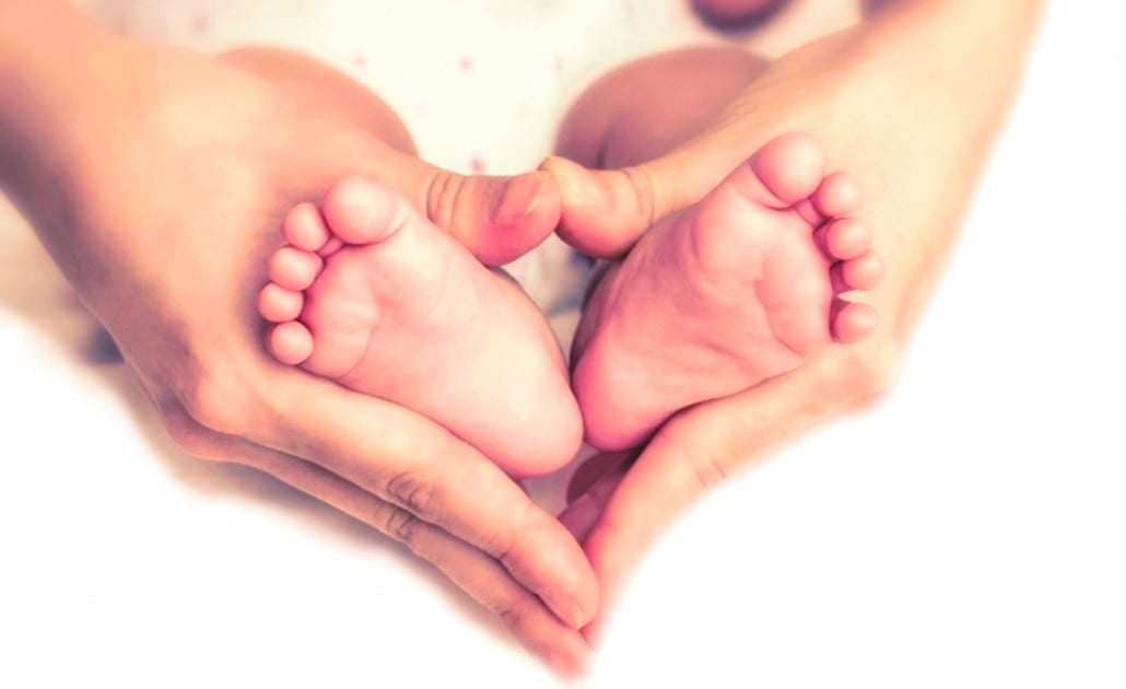 Hombre desentierra a una bebé con vida al sepultar a su hija en la India