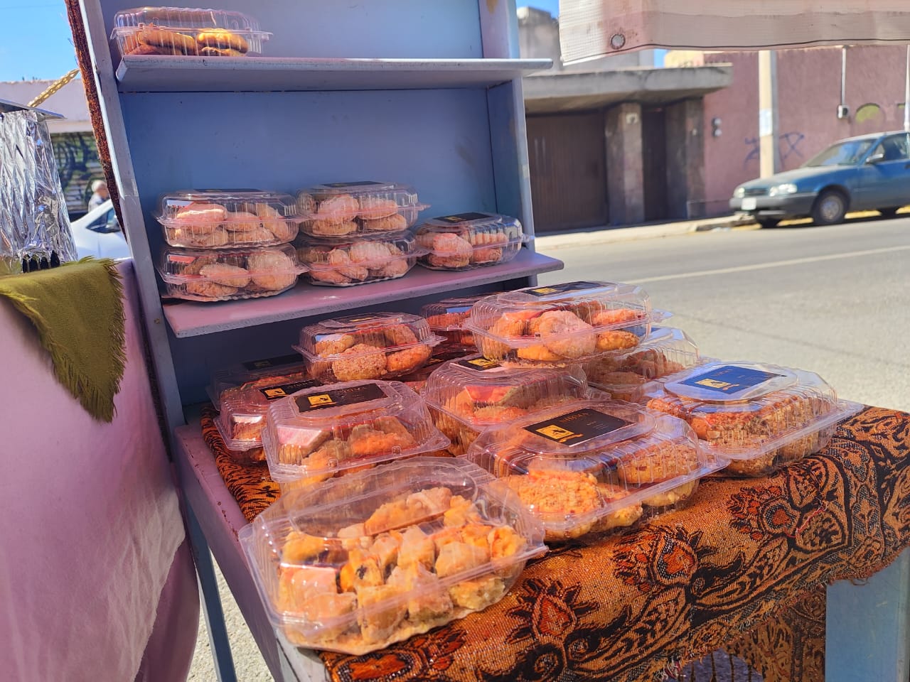 La hospitalidad de Bachir hace que uno quiera regresar pues, además del delicioso café, te puedes sentar a charlar en las mesitas de su puesto. Foto: Regina Arellano
