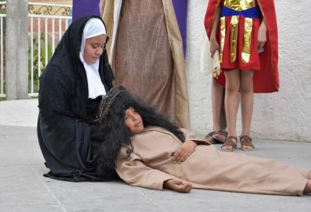 Con más de 20 niñas y niños realizan Viacrucis Viviente en el municipio de Cedral 