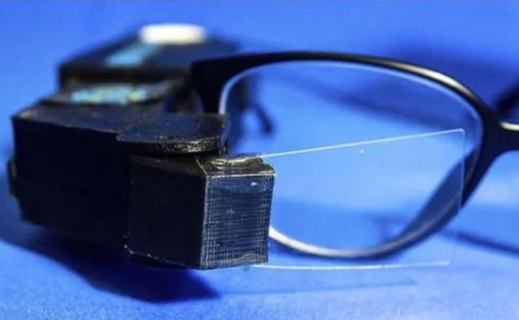 El visor con AI permite a personas con discapacidad auditiva leer conversaciones en tiempo real