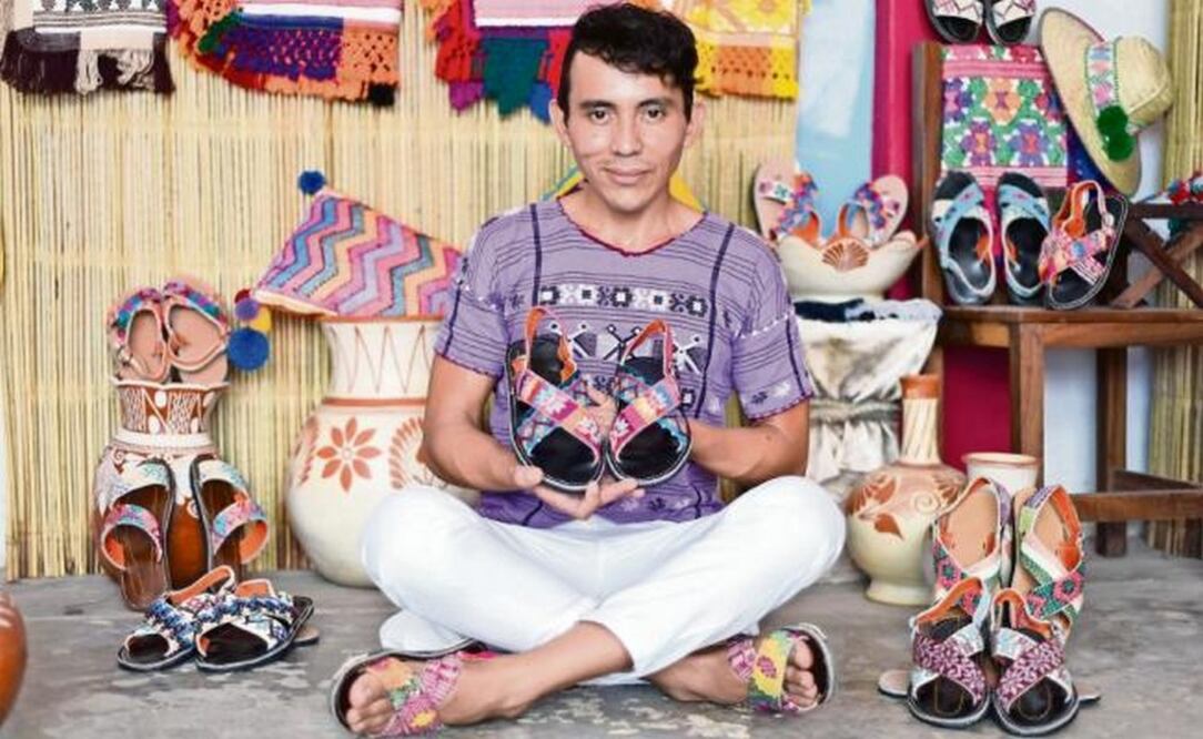 Actualmente Alexis exporta sus huaraches artesanales a Alemania, Estados Unidos, Chile y Colombia, pero al principio fue difícil comercializarlos. (Fotos: SALVADOR CISNEROS)