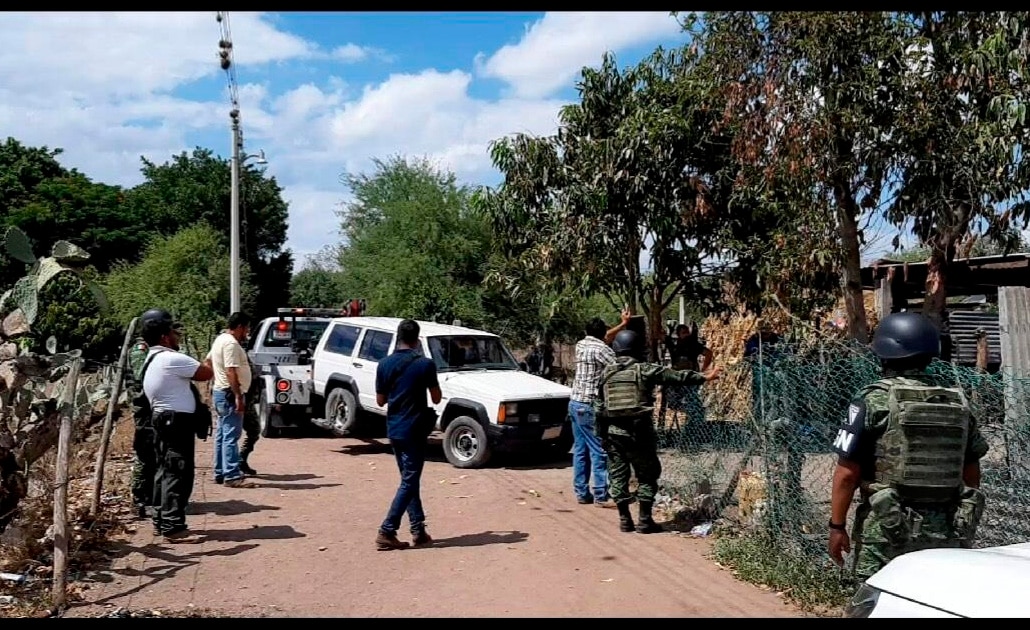 Tras cateo localizan vehículo robado 