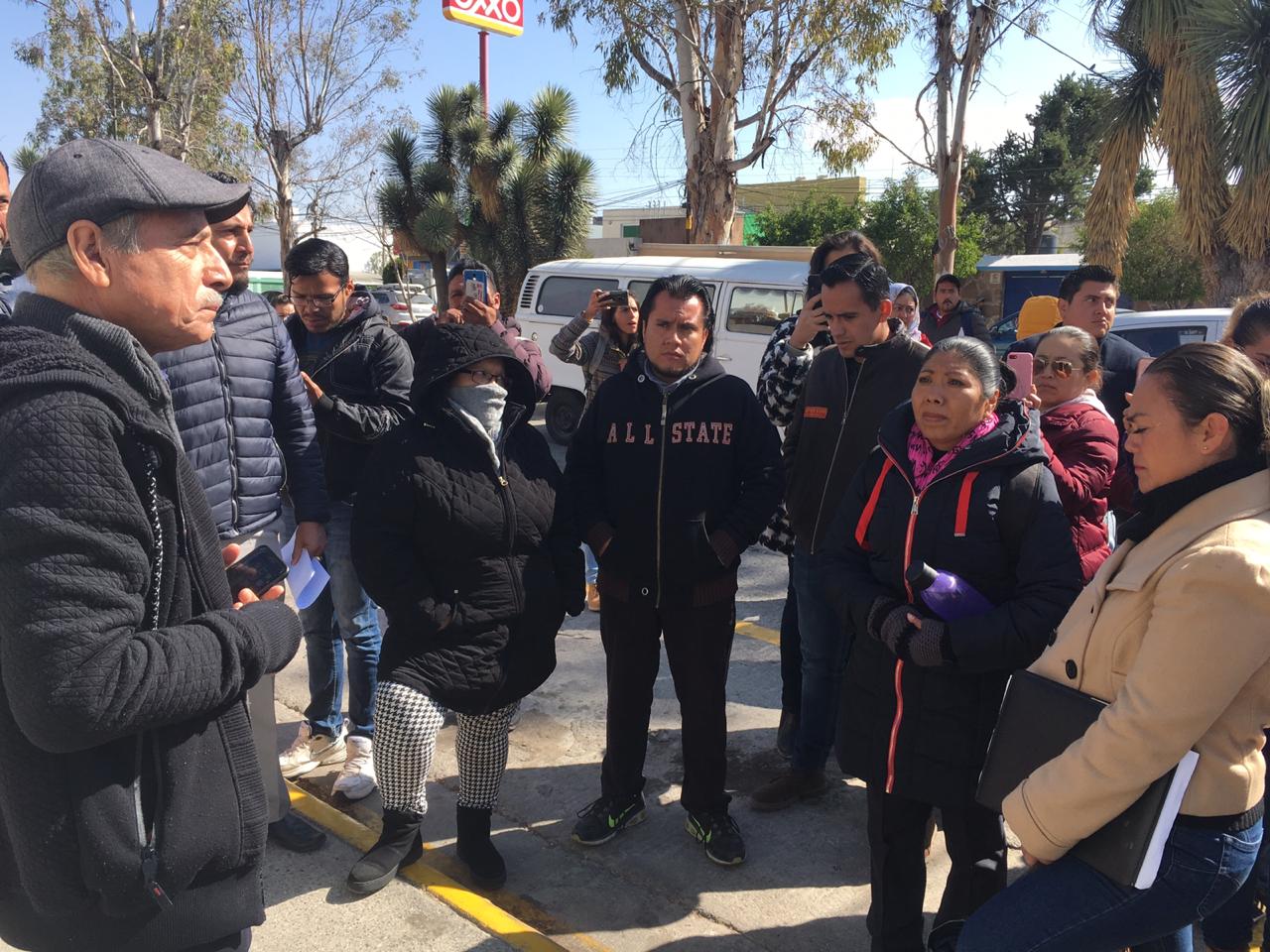 Maestros de secundaria se manifiestan en la SEGE