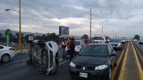 Volcadura en carretera Rioverde