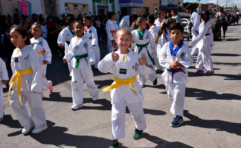 Realizan en Soledad desfile de la Revolución Mexicana