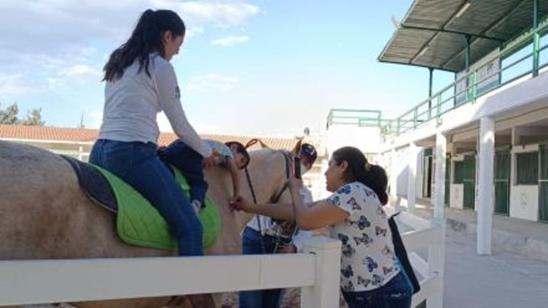 Centro de Equinoterapia en SLP, lugar de esperanza para personas con discapacidad y sus familias