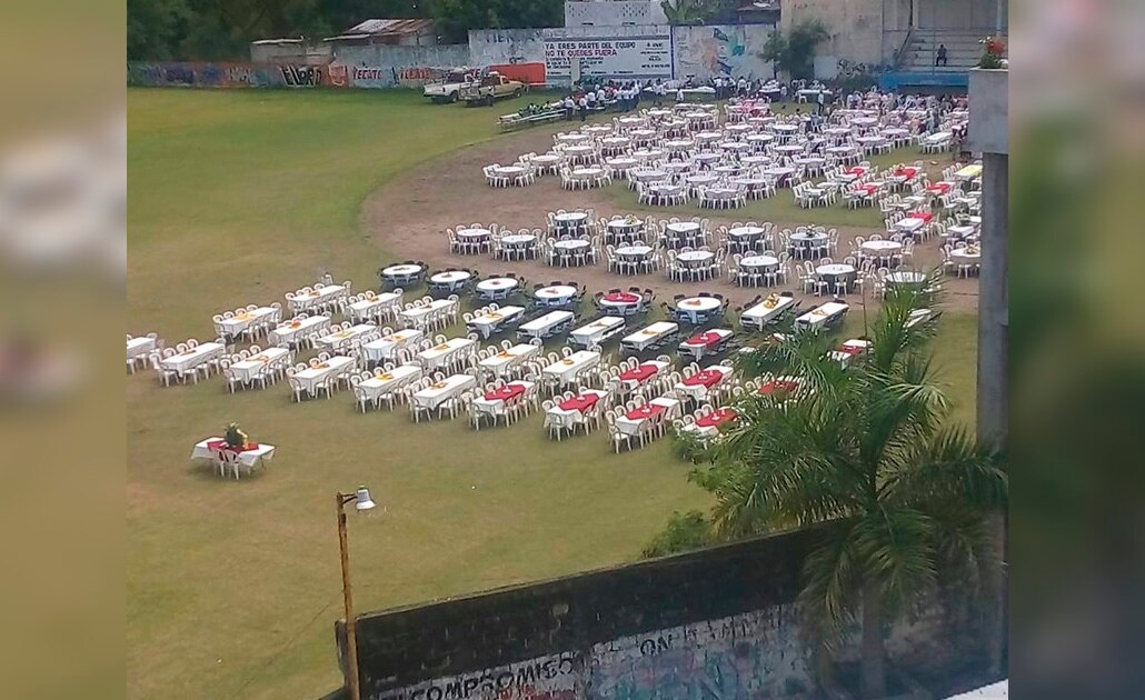 Senador electo alquila estadio para casarse