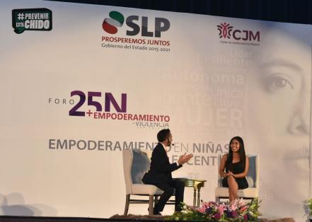 Yalitza Aparicio ofrece conferencia sobre empoderamiento a mujeres