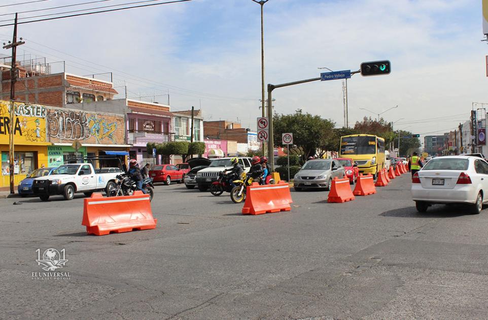Crisis en comercios por obras de Himno Nacional